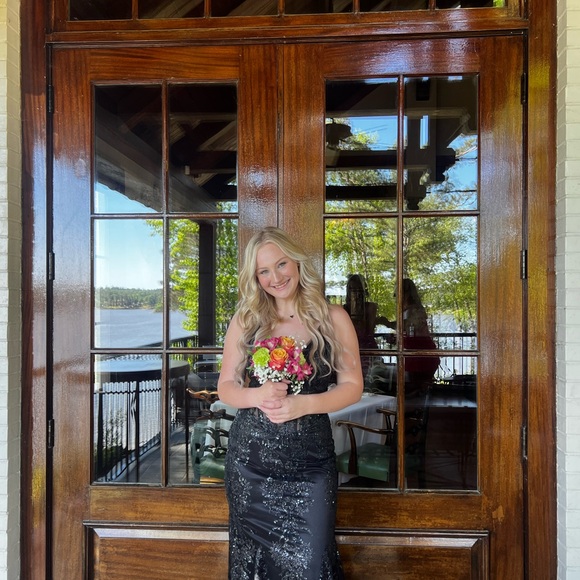 Black sequin Prom dress - Picture 1 of 6